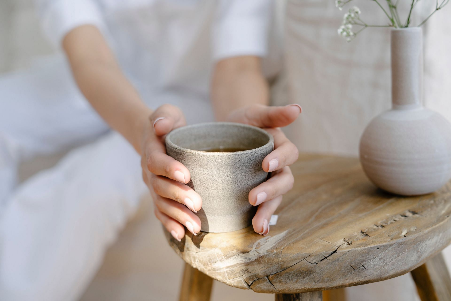 Ways to reheat tea safely (Image via Pexels/Photo by John Diez)